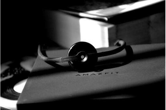 首飾化、珠寶化是可穿戴設(shè)備的一種發(fā)展趨勢，智能配飾都會(huì)成為下一個(gè)風(fēng)口浪尖