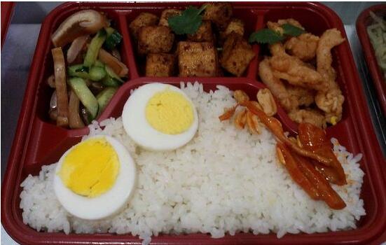 我國快餐行業(yè)起步晚，發(fā)展快，綠色食品將更為人們所重視?