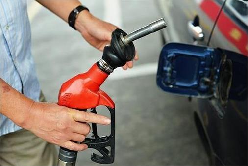 國內(nèi)油價料迎來“三連跌”，創(chuàng)有史以來最大的下調(diào)幅度