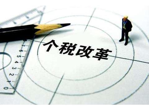 11月份，全國(guó)一般公共預(yù)算收入10775億元，同比下降5.4%，支出16431億元，同比下降0.8%??