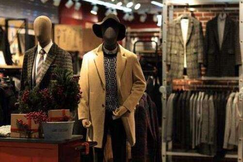 服裝實(shí)體店經(jīng)營想要獲得更多的發(fā)展機(jī)遇，創(chuàng)新和改革刻不容緩