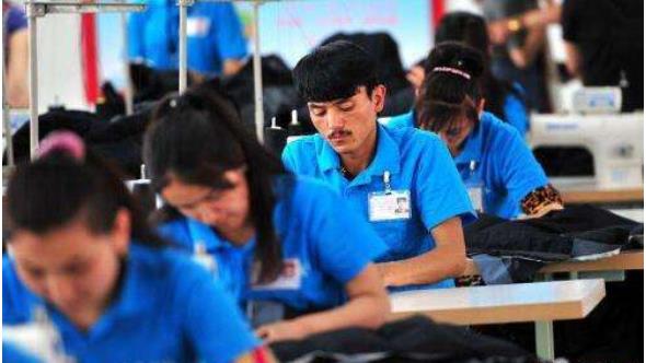 2018年，新疆促進(jìn)47.58萬城鎮(zhèn)人口實(shí)現(xiàn)就業(yè)，城鎮(zhèn)登記失業(yè)率控制在3.3%???